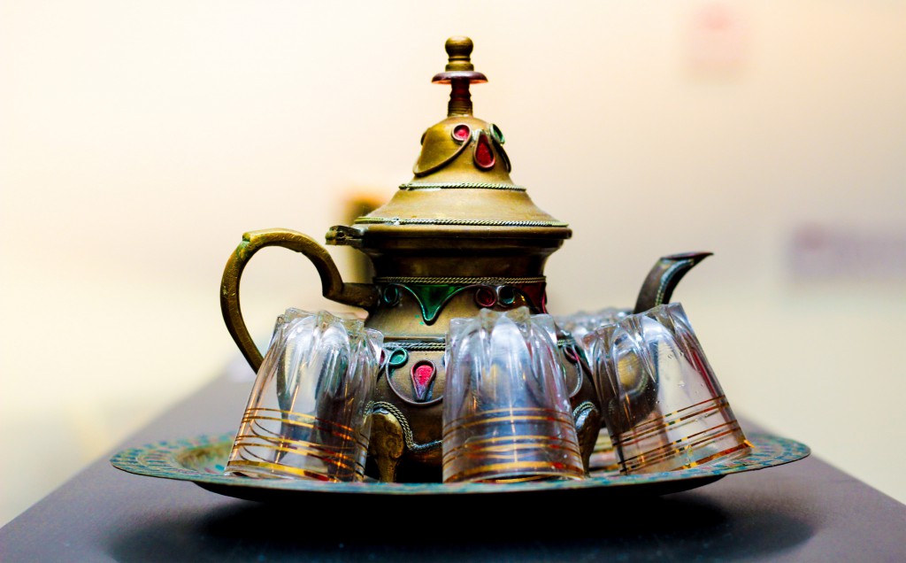 An image of a beautiful moroccan tea set